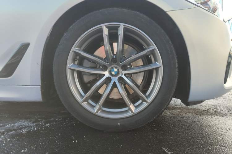 Used BMW 5 Series 2019 525i M Sport Package Exterior 7