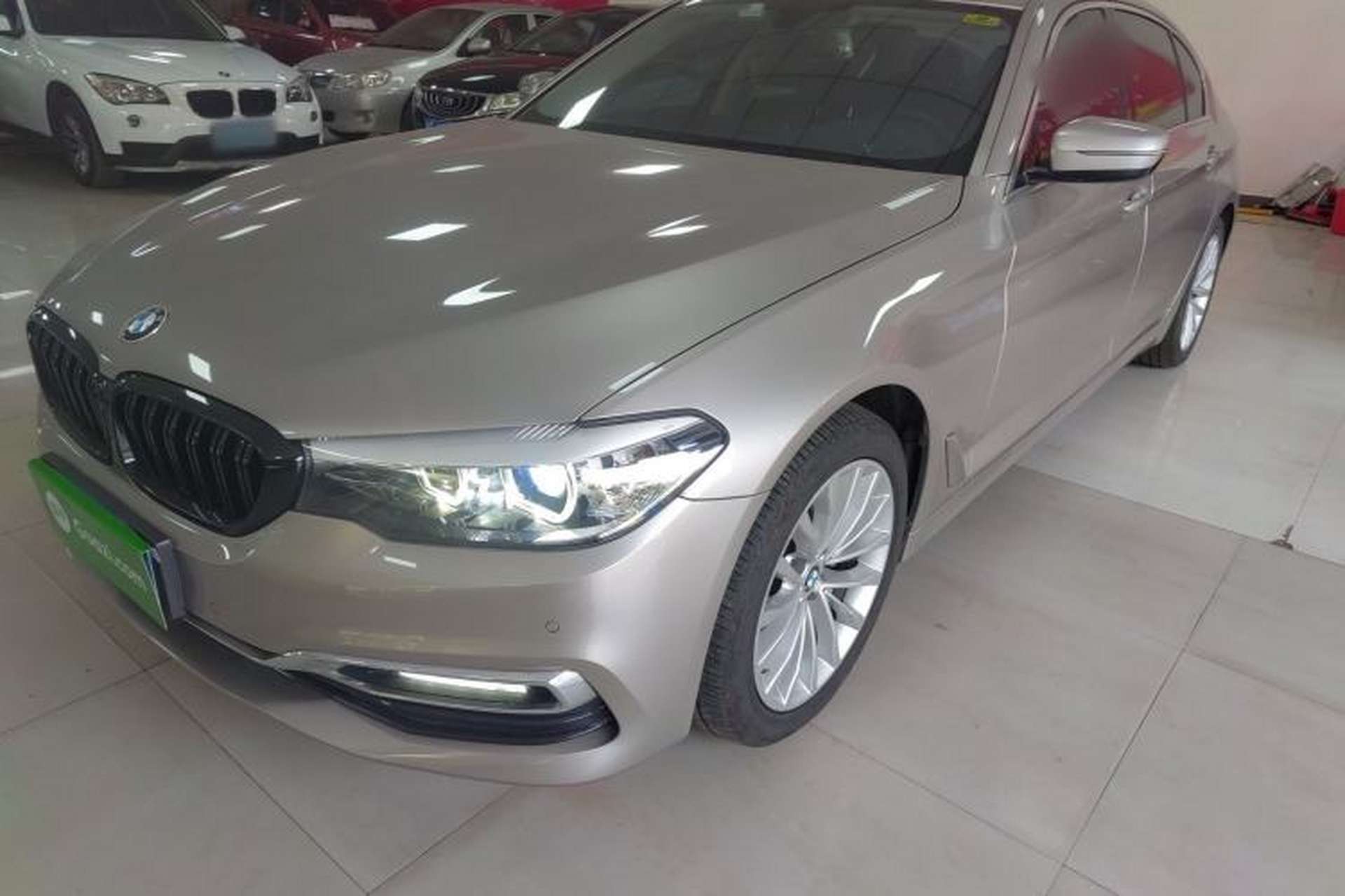 Used BMW 5 Series 2019 525Li Luxury Package Front Left 45 Deg