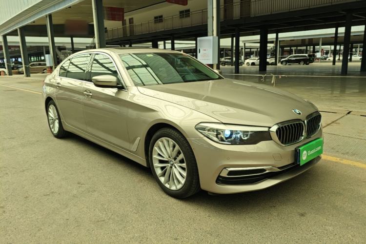 Used BMW 5 Series 2019 Facelifted 525Li Luxury Package Front Right 45 Deg