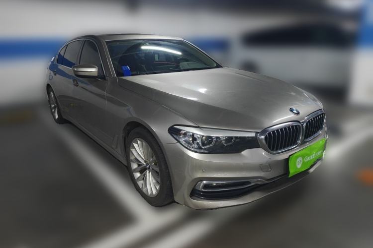 Used BMW 5 Series 2019 530Li Leading Model Luxury Package Front Right 45 Deg