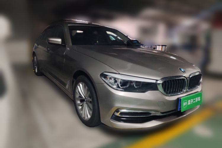 Used BMW 5 Series 2019 525Li Luxury Package Front Right 45 Deg