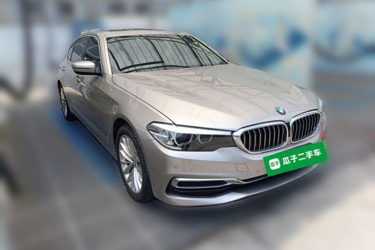 Used BMW 5 Series 2019 Facelifted 530Li Leading Edition Luxury Package Front Right 45 Deg
