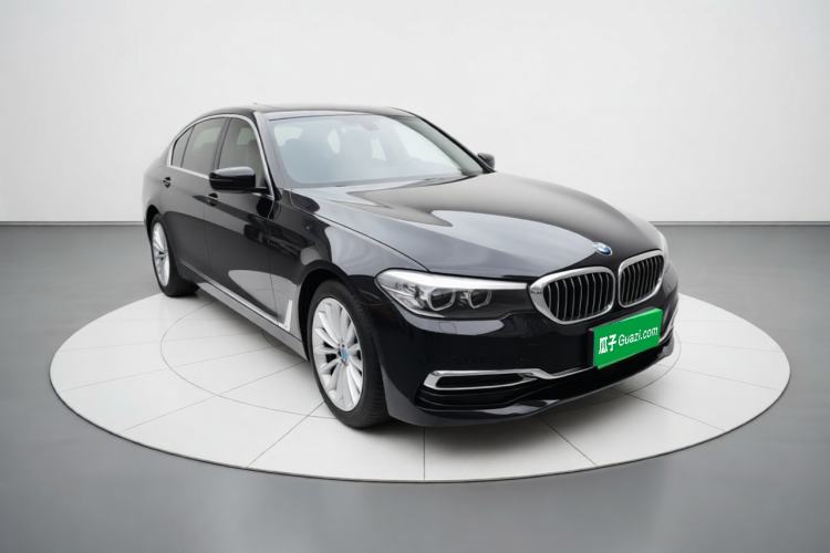 Used BMW 5 Series 2019 Facelifted 530Li Leading Edition Luxury Package Front Right 45 Deg