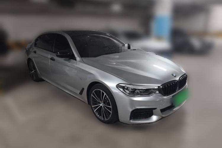 Used BMW 5 Series 2019 Facelifted 530Li Leading Edition M Sport Package Front Right 45 Deg