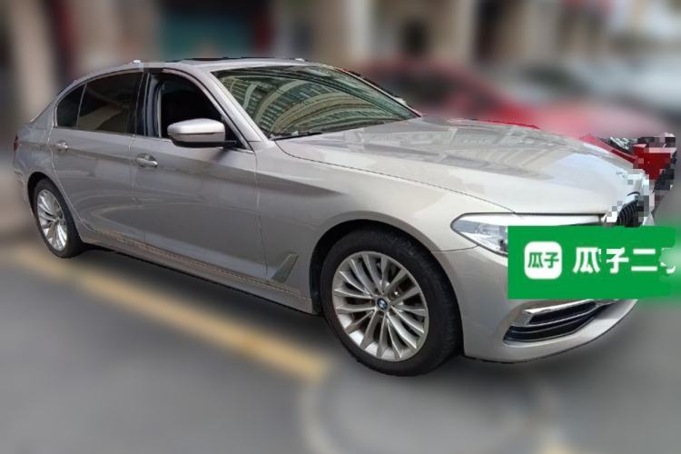 Used BMW 5 Series 2019 525Li Luxury Package Front Right 45 Deg