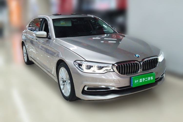 Used BMW 5 Series 2019 Facelifted 530Li Luxury Edition Premium Package Front Right 45 Deg