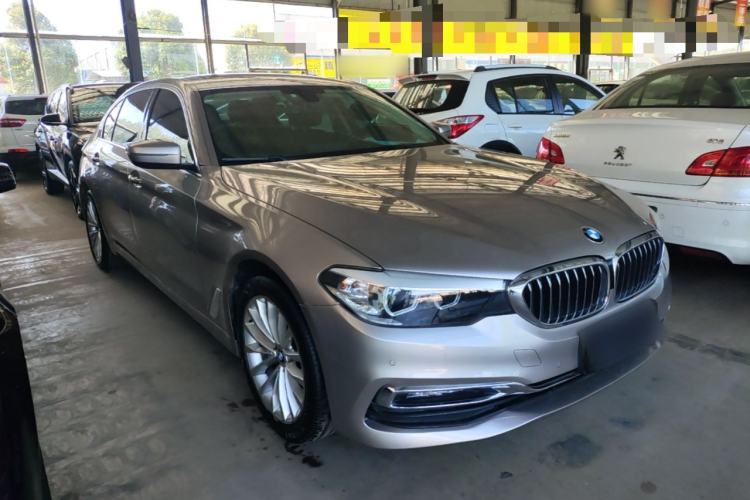 Used BMW 5 Series 2019 525Li Luxury Package Front Right 45 Deg