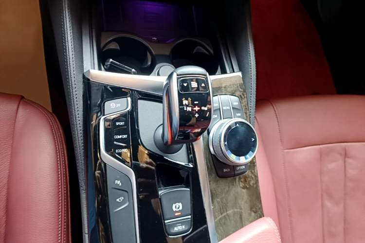 Used BMW 5 Series 2019 Restyled 530Li Luxury Edition M Sport Package Gear Lever