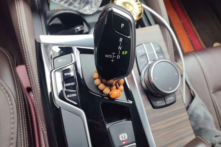 Used BMW 5 Series 2019 Facelifted 530Li Leading Edition Luxury Package Gear Lever