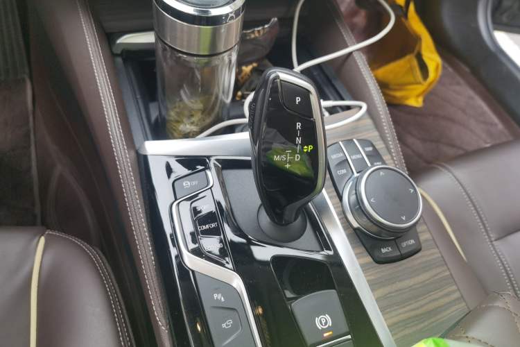 Used BMW 5 Series 2019 Facelifted 530Li Leading Edition Luxury Package Gear Lever
