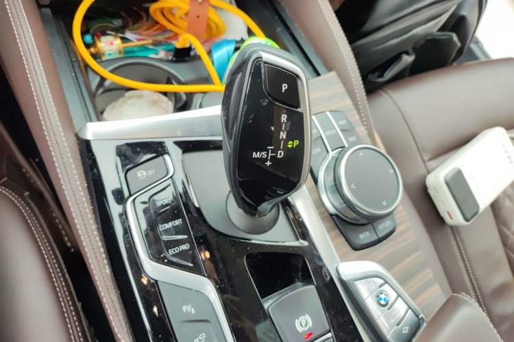 Used BMW 5 Series 2019 Facelifted 530Li Leading Edition Luxury Package Gear Lever