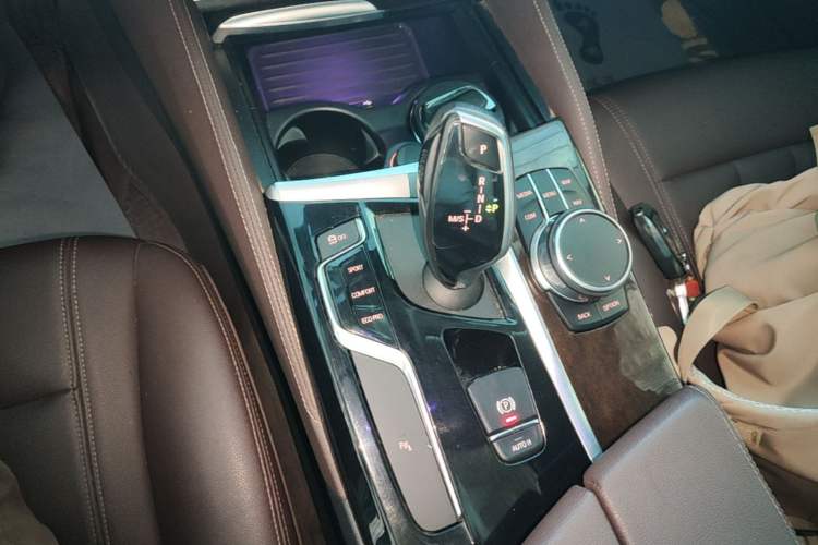 Used BMW 5 Series 2019 525Li Luxury Package Gear Lever