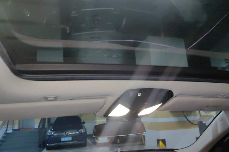 Used BMW 5 Series 2019 530Li Luxury Edition Premium Package Headliner