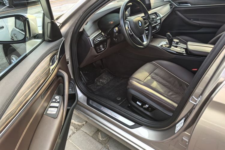 Used BMW 5 Series 2019 530Li Leading Model Luxury Package Interior 2