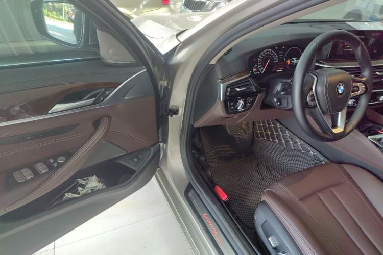 Used BMW 5 Series 2019 525Li Luxury Package Interior 3