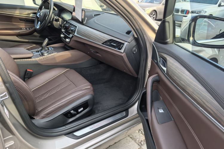 Used BMW 5 Series 2019 530Li Leading Model Luxury Package Interior 3