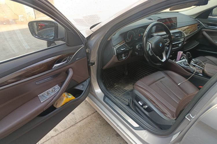 Used BMW 5 Series 2019 525Li Luxury Package Interior 3