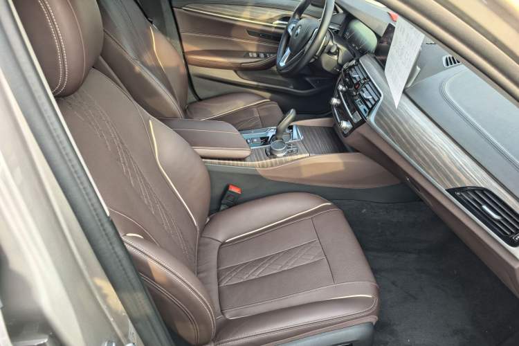 Used BMW 5 Series 2019 530Li Leading Model Luxury Package Interior 4