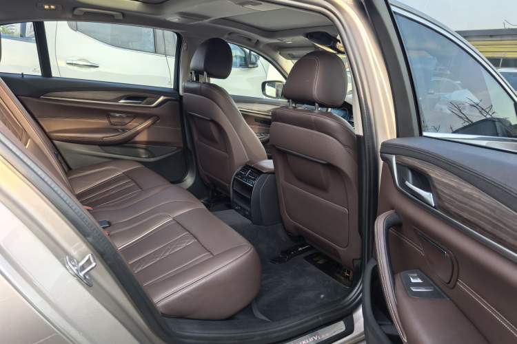 Used BMW 5 Series 2019 530Li Leading Model Luxury Package Interior 5