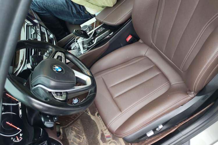 Used BMW 5 Series 2019 525Li Luxury Package Left Front Seat