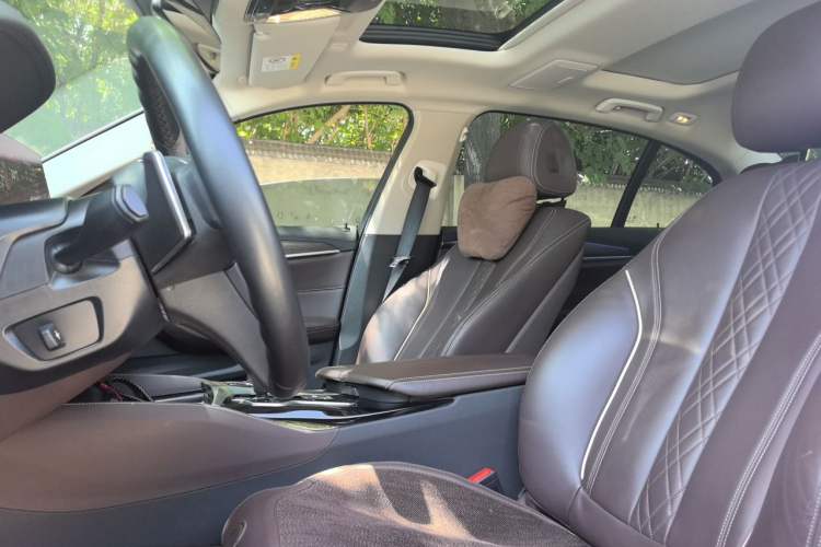 Used BMW 5 Series 2019 Updated 530Li xDrive Luxury Package Left Front Seat