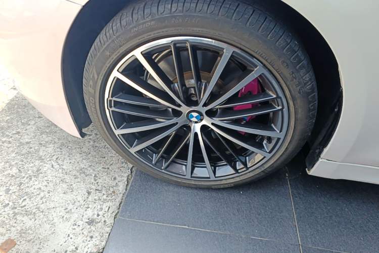 Used BMW 5 Series 2019 Restyled 530Li Luxury Edition M Sport Package Left Front Wheel Hub