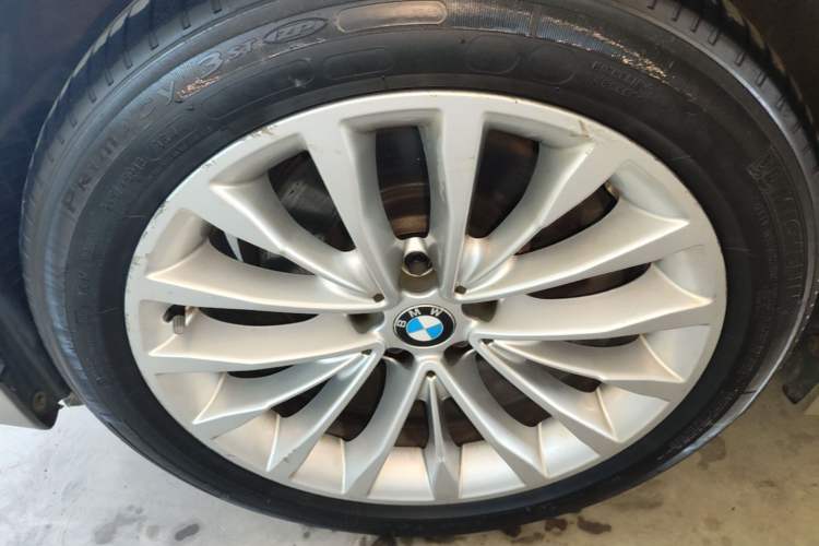 Used BMW 5 Series 2019 525Li Luxury Package Left Front Wheel Hub