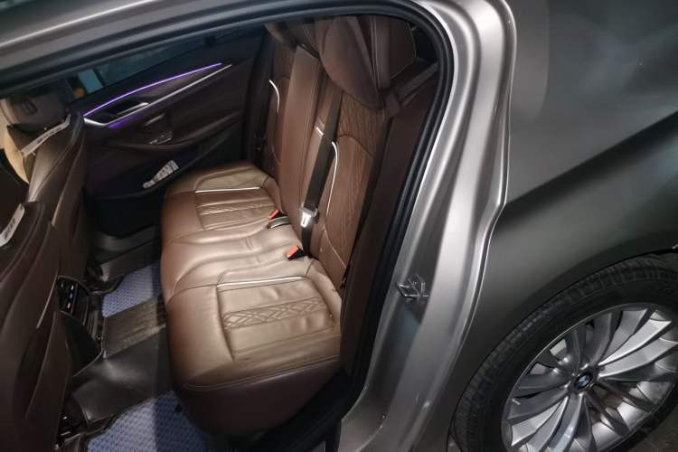 Used BMW 5 Series 2019 530Li Leading Model Luxury Package Left Rear Seat