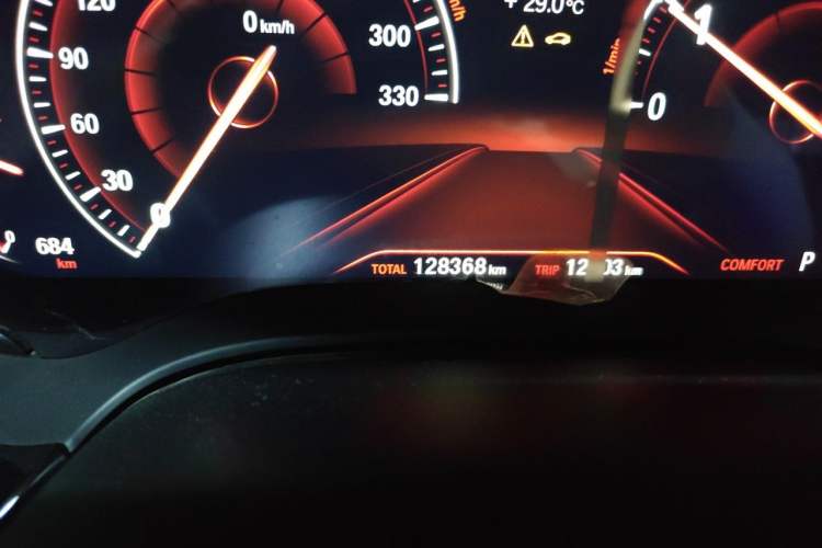 Used BMW 5 Series 2019 530Li Leading Model Luxury Package Odometer Close Up