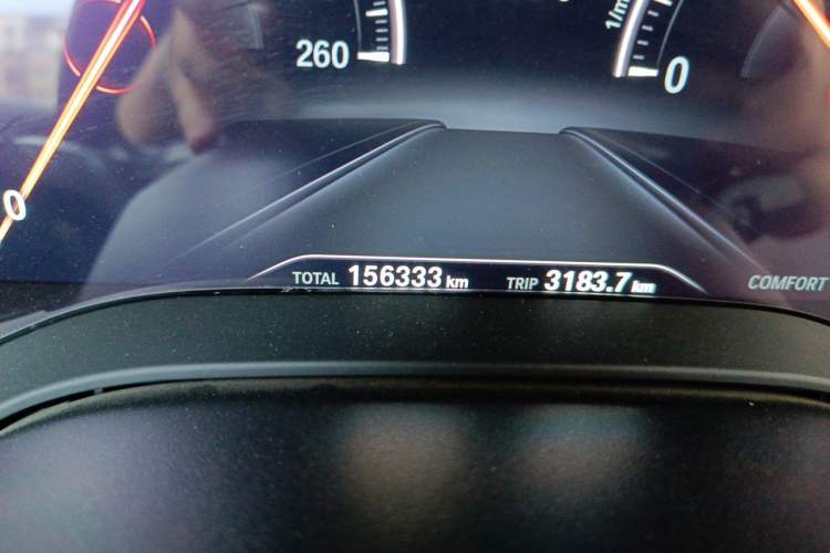 Used BMW 5 Series 2019 Facelifted 525Li Luxury Package Odometer Close Up