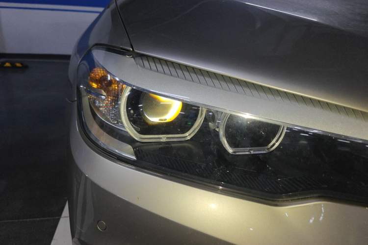 Used BMW 5 Series 2019 530Li Leading Model Luxury Package Right Front Headlight