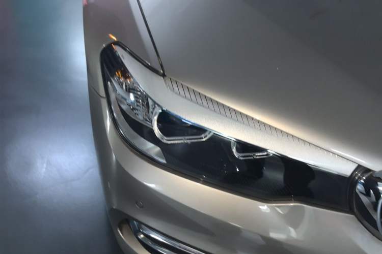 Used BMW 5 Series 2019 525Li Luxury Package Right Front Headlight