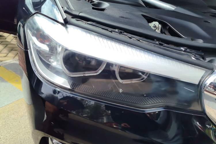 Used BMW 5 Series 2019 Facelifted 530Li Leading Edition Luxury Package Right Front Headlight