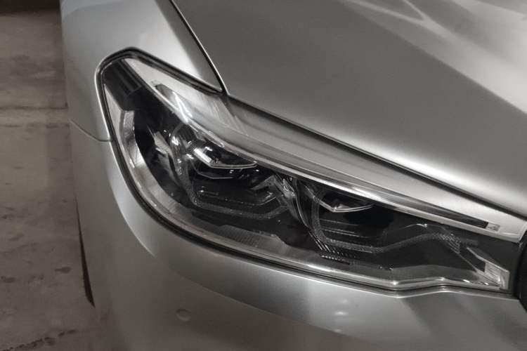 Used BMW 5 Series 2019 Facelifted 530Li Leading Edition M Sport Package Right Front Headlight