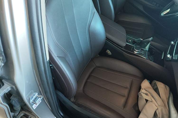 Used BMW 5 Series 2019 525Li Luxury Package Right Front Seat
