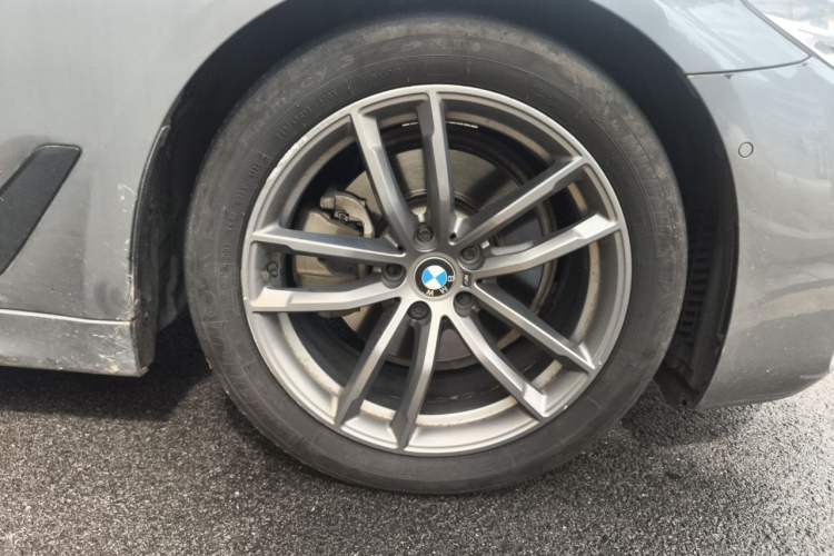 Used BMW 5 Series 2019 525i M Sport Package Right Front Wheel Hub