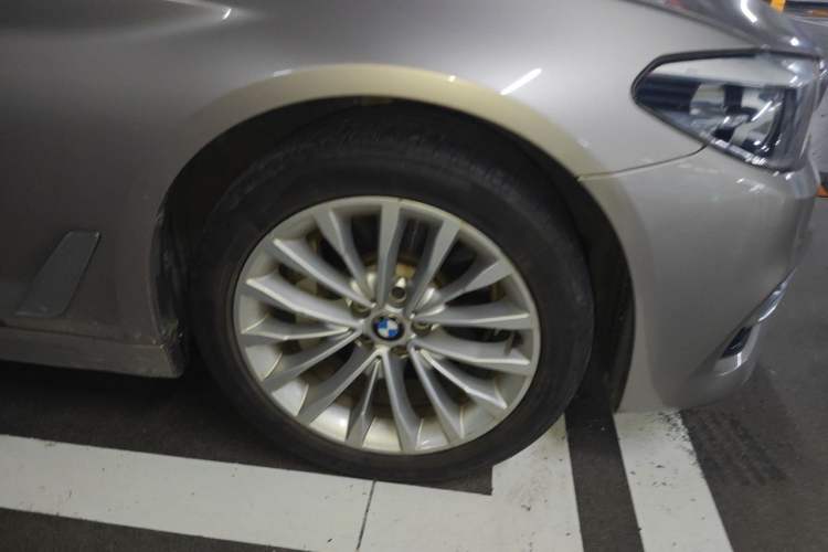 Used BMW 5 Series 2019 530Li Leading Model Luxury Package Right Front Wheel Hub