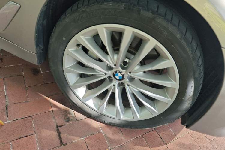 Used BMW 5 Series 2019 530Li Leading Model Luxury Package Right Front Wheel Hub