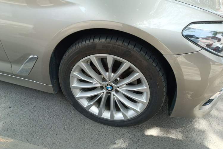 Used BMW 5 Series 2019 Facelifted 525Li Luxury Package Right Front Wheel Hub