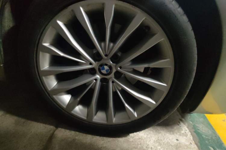 Used BMW 5 Series 2019 525Li Luxury Package Right Front Wheel Hub