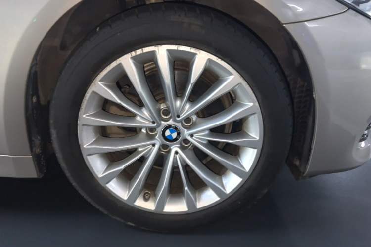 Used BMW 5 Series 2019 525Li Luxury Package Right Front Wheel Hub