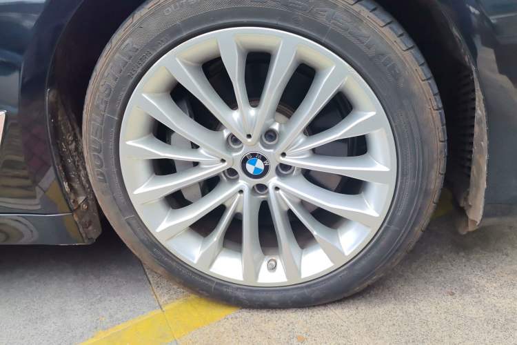 Used BMW 5 Series 2019 Facelifted 530Li Leading Edition Luxury Package Right Front Wheel Hub