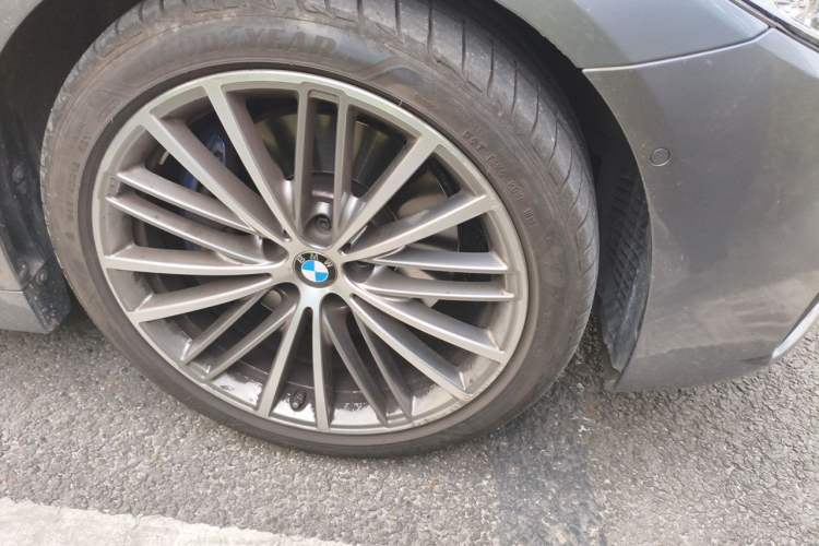 Used BMW 5 Series 2019 530i M Sport Package Right Front Wheel Hub