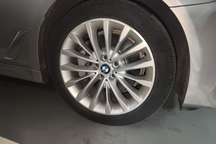 Used BMW 5 Series 2019 530Li Leading Model Luxury Package Right Front Wheel Hub