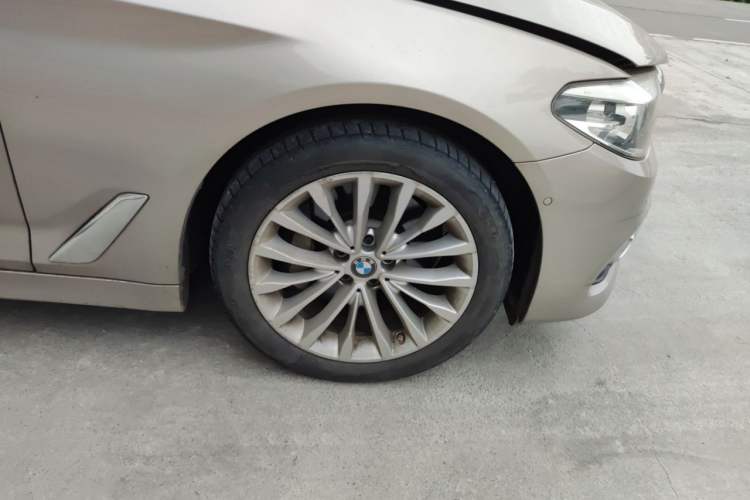 Used BMW 5 Series 2019 Facelifted 530Li Leading Edition Luxury Package Right Front Wheel Hub