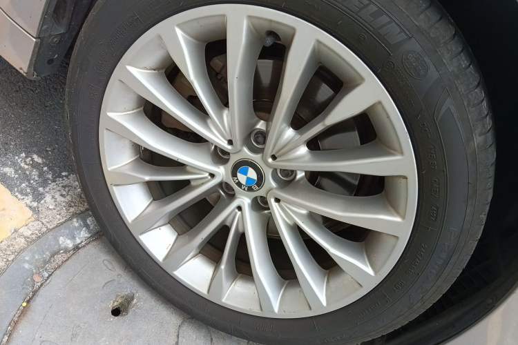 Used BMW 5 Series 2019 525Li Luxury Package Right Front Wheel Hub