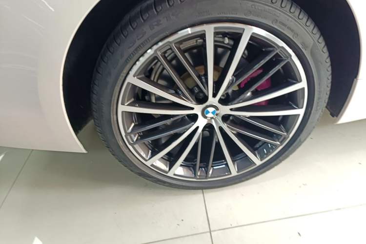 Used BMW 5 Series 2019 Restyled 530Li Luxury Edition M Sport Package Right Rear Wheel Hub
