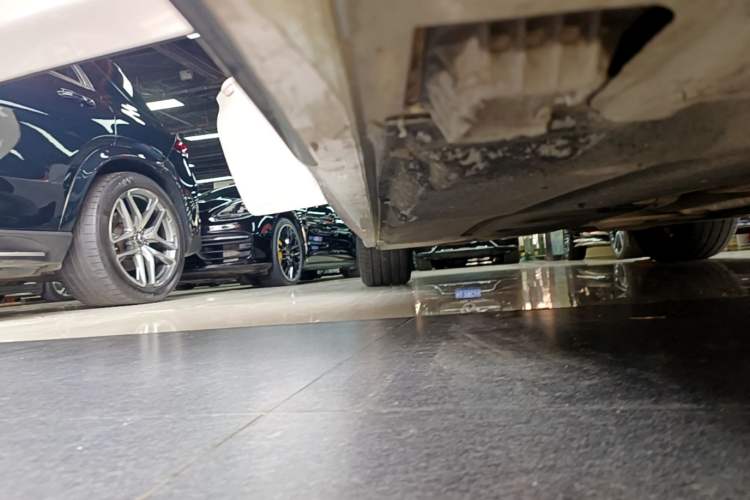 Used BMW 5 Series 2019 Restyled 530Li Luxury Edition M Sport Package Right Side Sill