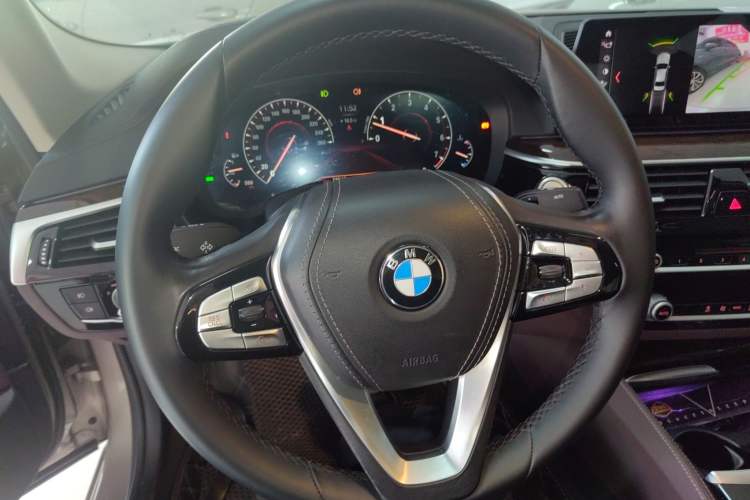Used BMW 5 Series 2019 525Li Luxury Package Steering Wheel