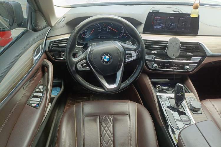 Used BMW 5 Series 2019 Facelifted 530Li Leading Edition Luxury Package Steering Wheel